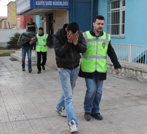 Konya’da Hırsızlık Şüphelisi 3 Kişi Yakalandı