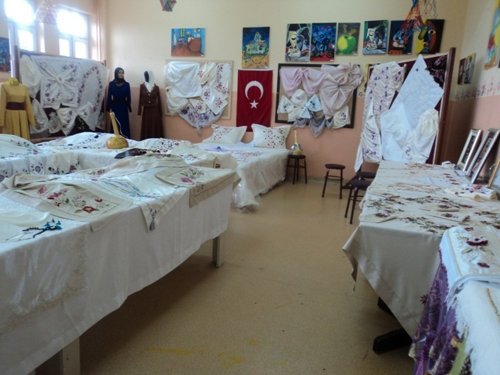 Kursiyerlerin El Emeği Göz Nuru Eserler Sergilendi
