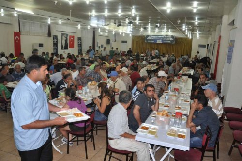 Kuşadası'nda Ramazan Boyunca İftar Sofrası
