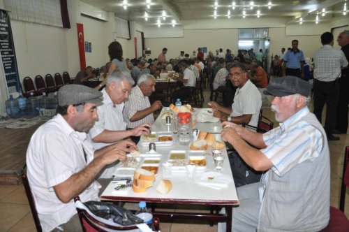 Kuşadası'nda Ramazan Boyunca İftar Sofrası