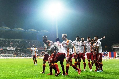 Lider Koltuğu Bırakmıyor