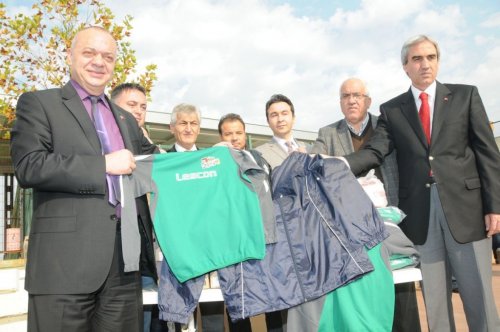 Manisa Belediyesi’nden Amatörlere Malzeme Yağdı