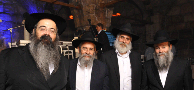 mescid_i_aksanin_altinda_yahudi_ayini_1402058686_7938.gif mescid_i_aksanin_altinda_yahudi_ayini_1402058686_7938.gif