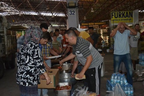 Milletvekili Pazar Esnafı İle İftar Açtı