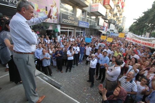 Miting Gibi Adaylık Açıklaması