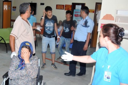 Mültecileri Taşıyan Kamyonet Devrildi