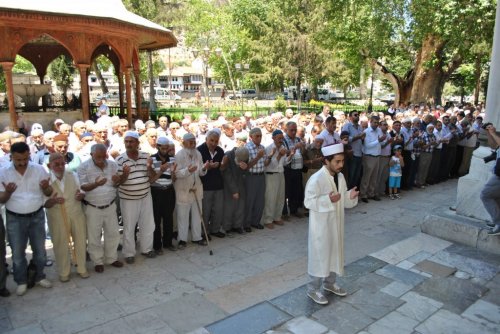 Müslümanlar İçin Gıyabi Cenaze Namazı