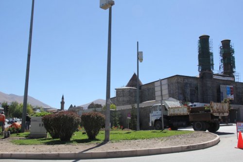 Nene Hatun Heykelinin Yeri Boş Kaldı
