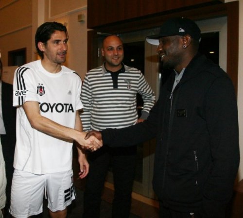 Niang, Takım Arkadaşlarıyla Tanıştı