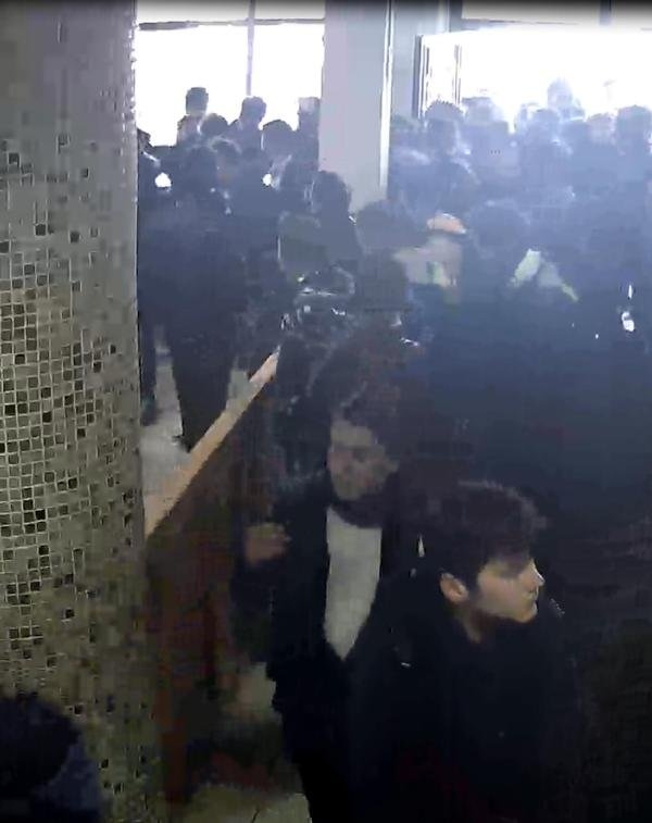 ogrencilerden-ogretmenlere-toplu-dayak-59415-6g.jpg ogrencilerden-ogretmenlere-toplu-dayak-59415-6g.jpg