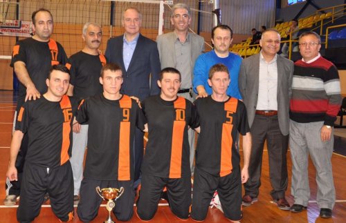 Öğretmenler, Voleybol Turnuvasında Ter Döktü