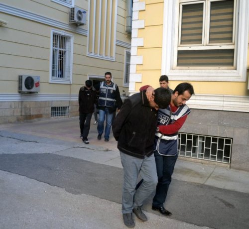 Okul Önlerinde Uyuşturucu Satan Şebeke Çökertildi