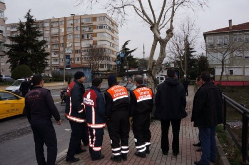 Önce direğe, sonra ağaca çarptı