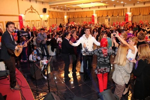 Orhan Ölmez öğretmenlere konser verdi