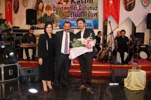 Orhan Ölmez öğretmenlere konser verdi