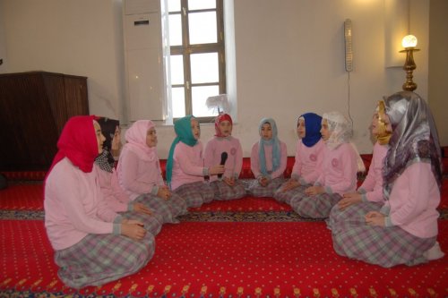 Orta Okul Öğrencilerinden Camide Hadis Yarışması