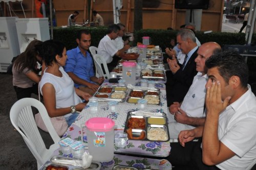 Osmaniye Belediyesi İftar Çadırı Kurdu