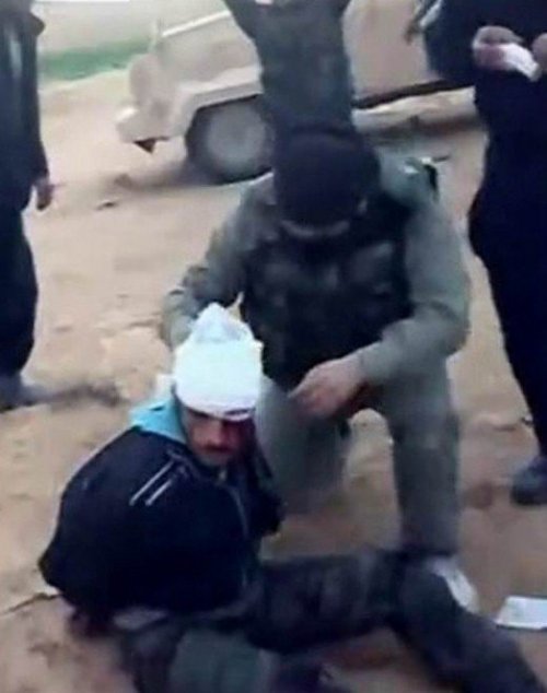 ÖSO Askerleri, Esad’ın Askerini Tedavi Etti