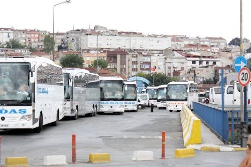 Otogarda Otobüs Ve Yolcu Trafiği Azaldı