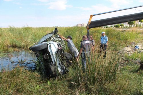 Otomobil Beyşehir Gölü’ne Uçtu: 1 Yaralı