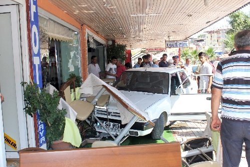 Otomobiliyle Pide Salonuna Daldı