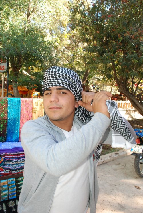 Puşilere Turistler İlgi Gösteriyor