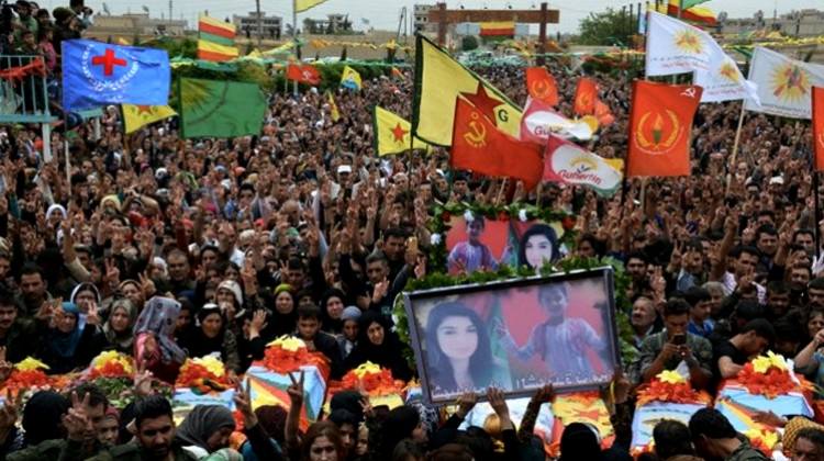 pyd_cenazesinde_hac_ve_ocalan_posteri_1461851563_568.jpg