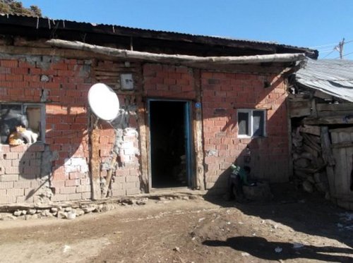 Refahiye’de İhtiyaçlı Ailelere Barınma Yardımı Yapıldı