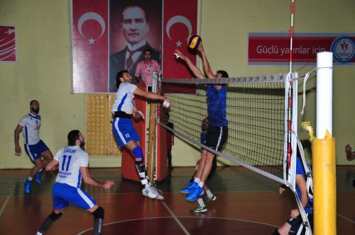 Şahinbey Voleybol Takımı Liderliğini Sağlamlaştırdı