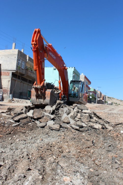 Şanlıurfa’da Yol Çalışmalarına Devam Ediliyor