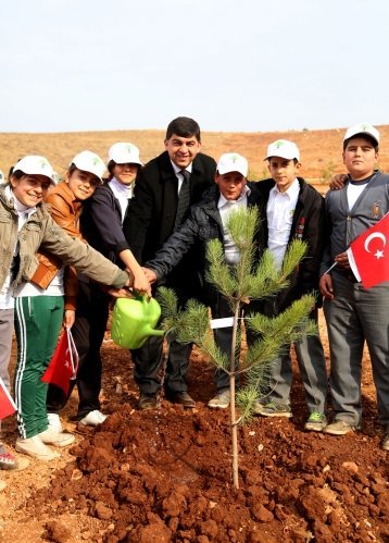 Şehitkamil’de 10 Bin Fidan Toprakla Buluştu