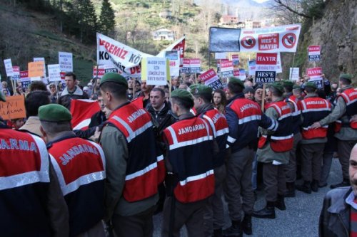 Şifalı Su İçin Yolu Ulaşıma Kapattılar