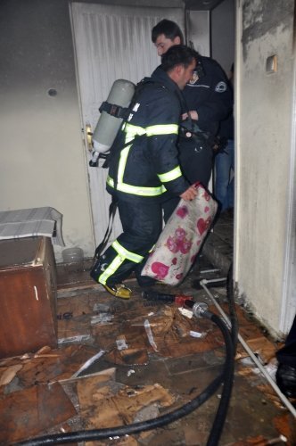Sobadan düşen kıvılcım evi yaktı: 1 ölü, 1 yaralı