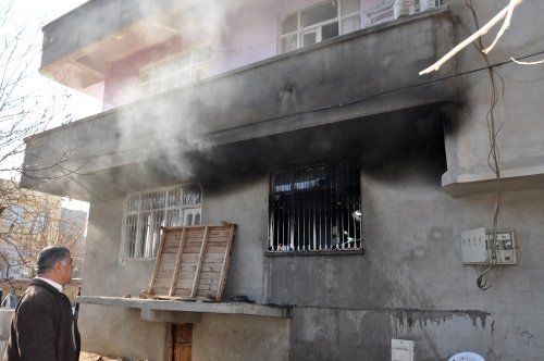Sobadan düşen kıvılcım evi yaktı: 1 ölü, 1 yaralı