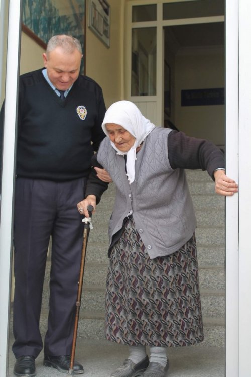 Soğuklara Dayanamadı, Polisten Yardım İstedi