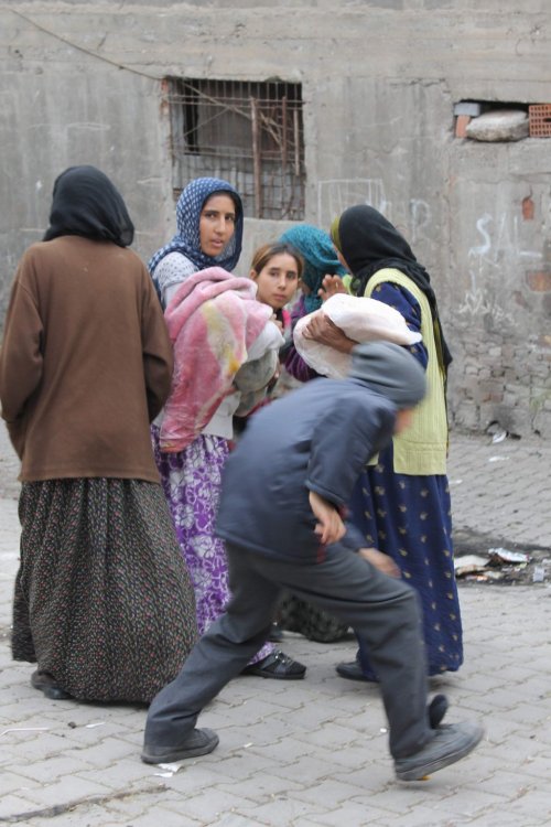 Suriyeli Göçmenler Yardım Eli Bekliyor