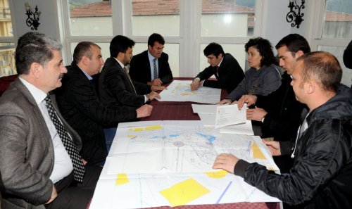 Tarihi Çınarın Çevresi Yenileniyor