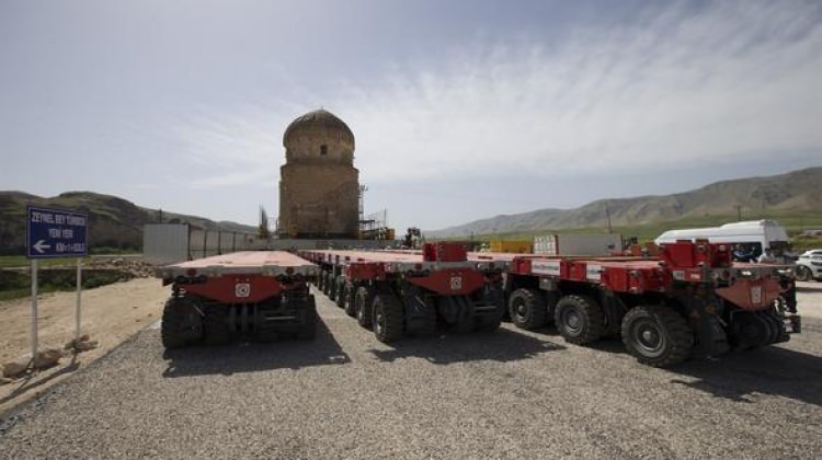 tarihi_turbe_tasiniyor_1494568308_6061.jpg