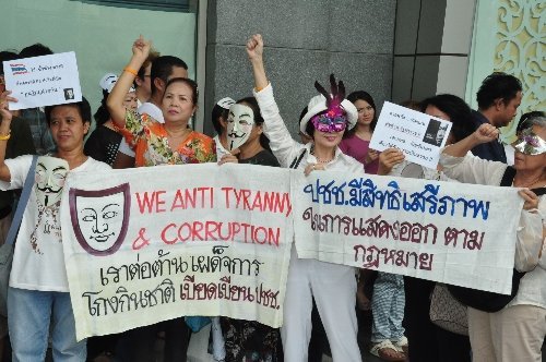 Tayland’da Hükümet Karşıtı Beyaz Maskeli Yürüyüş