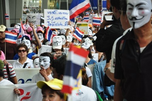 Tayland’da Hükümet Karşıtı Beyaz Maskeli Yürüyüş