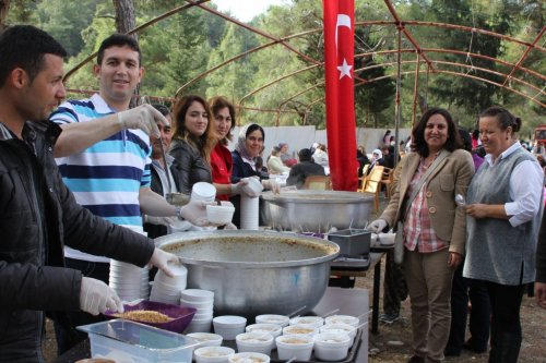Tekirova Belediyesi Vatandaşlara Aşure İkram Etti