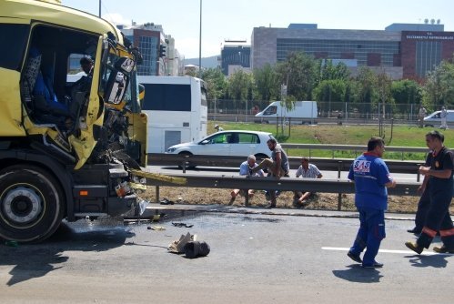 TEM Otoyolu'nda Kaza: 2 Yaralı