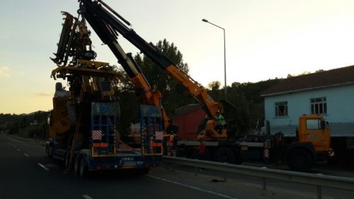 Tır'ın Çarptığı Üst Geçit Kullanılamaz Hale Geldi