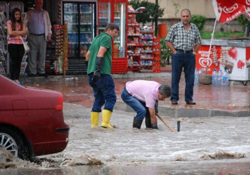 Tokat’ta Yağmur Araç Trafiğini Etkiledi