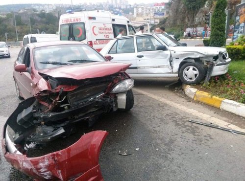 Trabzon’da 2 Ayrı Yerde Trafik Kazası