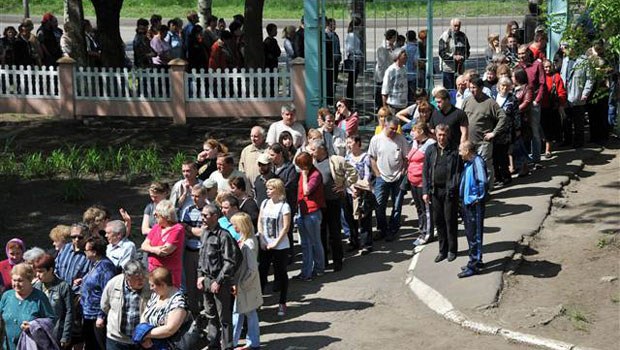 ukraynada-yapilan-referandumda-demokrasi-skandali_9466.jpg ukraynada-yapilan-referandumda-demokrasi-skandali_9466.jpg