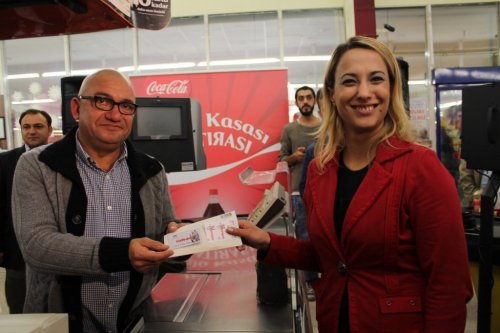 Ünlü Şovmen Kasiyer Olursa