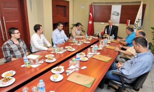 Vali Erden Deri Sanayicileri Derneğini Ziyaret Etti
