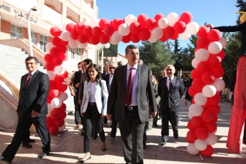 Vali Güvenç, El Sanatları Sergisini Açtı