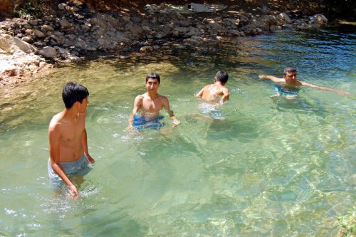 Vatandaşlar Serin Yerlere Akın Ediyor